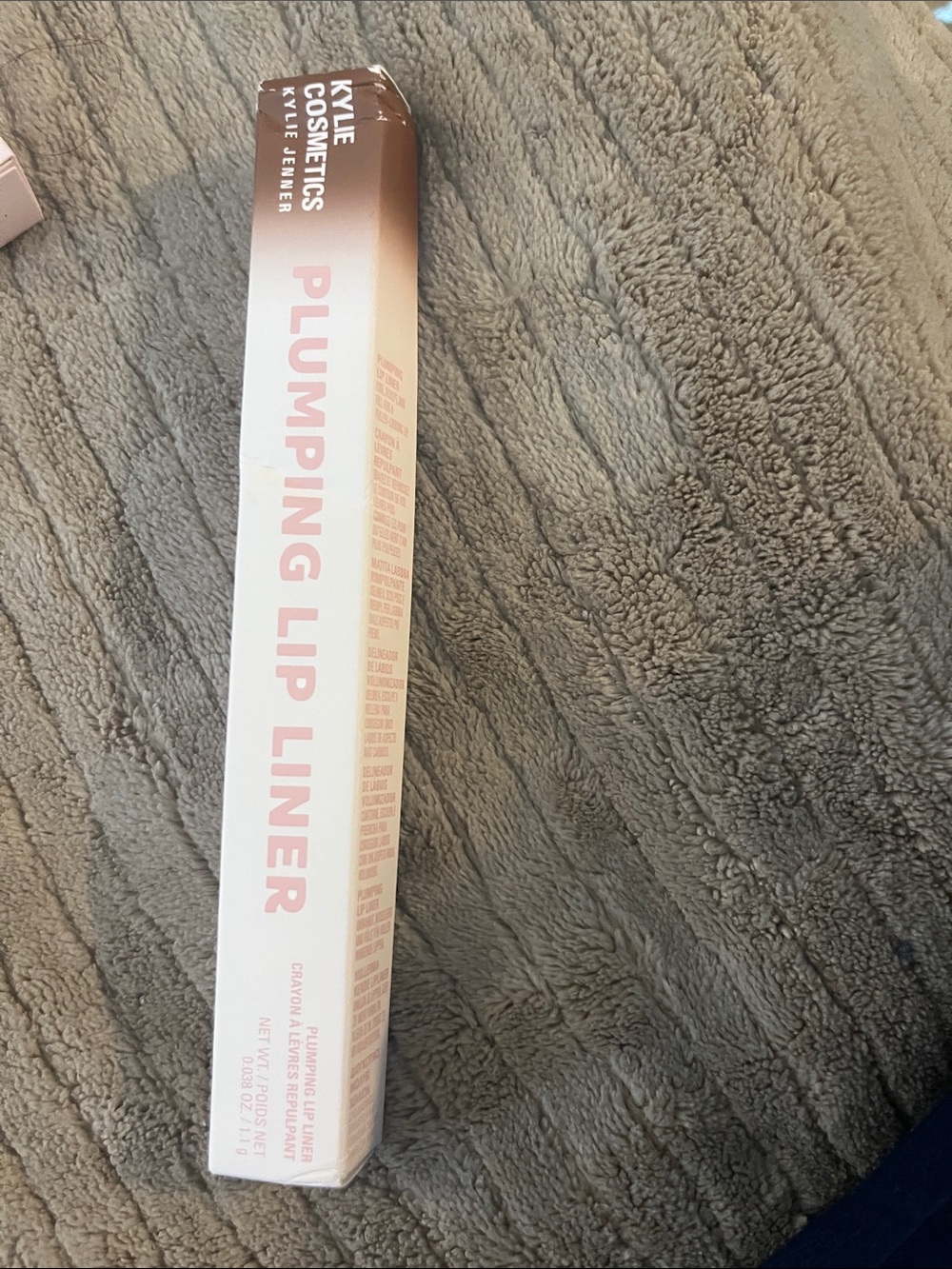 Kylie cosmetics plumping lipliner in iced latte
